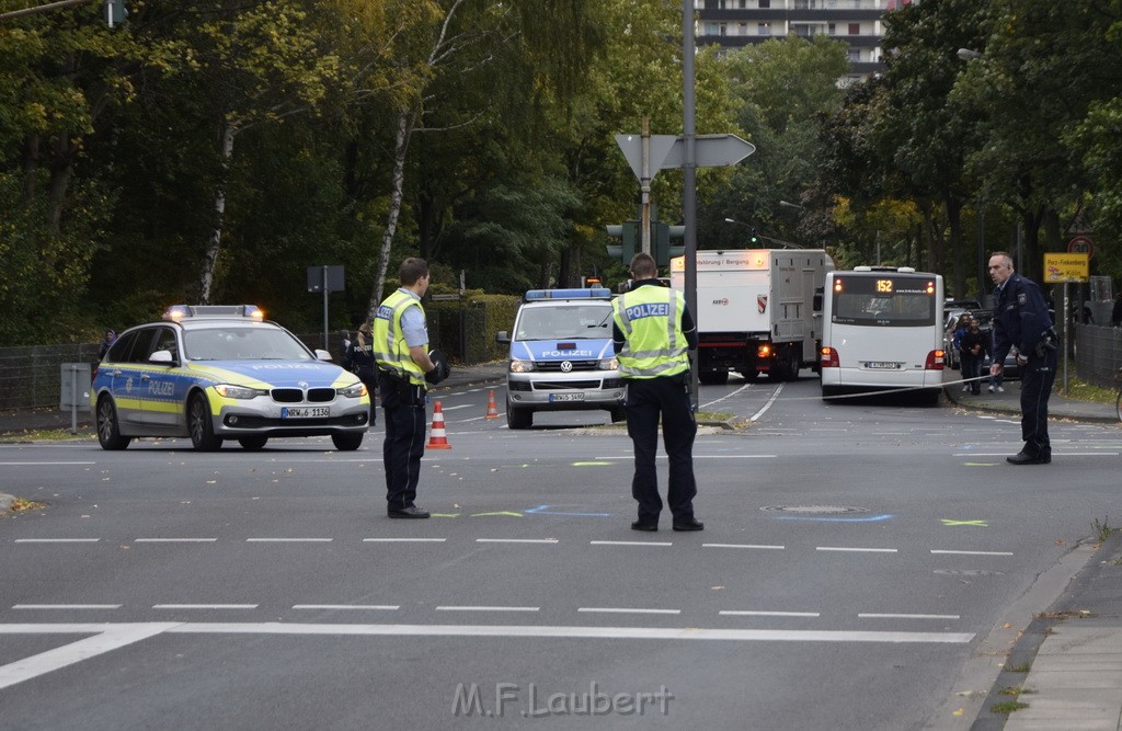 VU Bus Pkw Koeln Porz Gremberghoven Steinstr Konrad Adenauerstr P51.JPG - Miklos Laubert